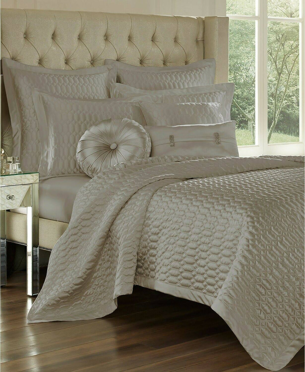 Silver King Coverlet D127693