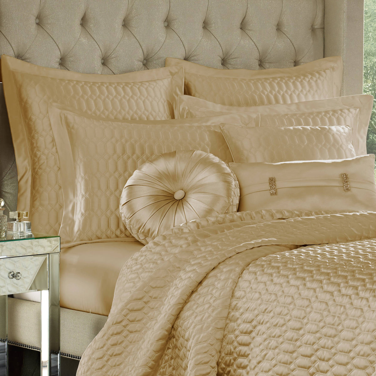 Silver King Coverlet D127693