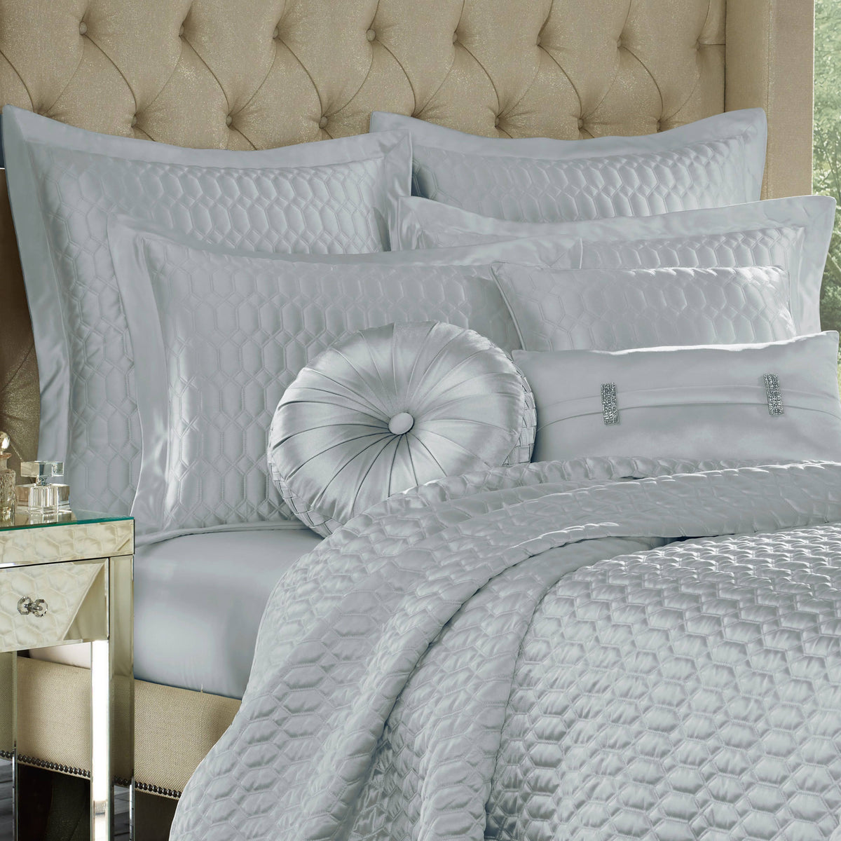 Silver King Coverlet D127693
