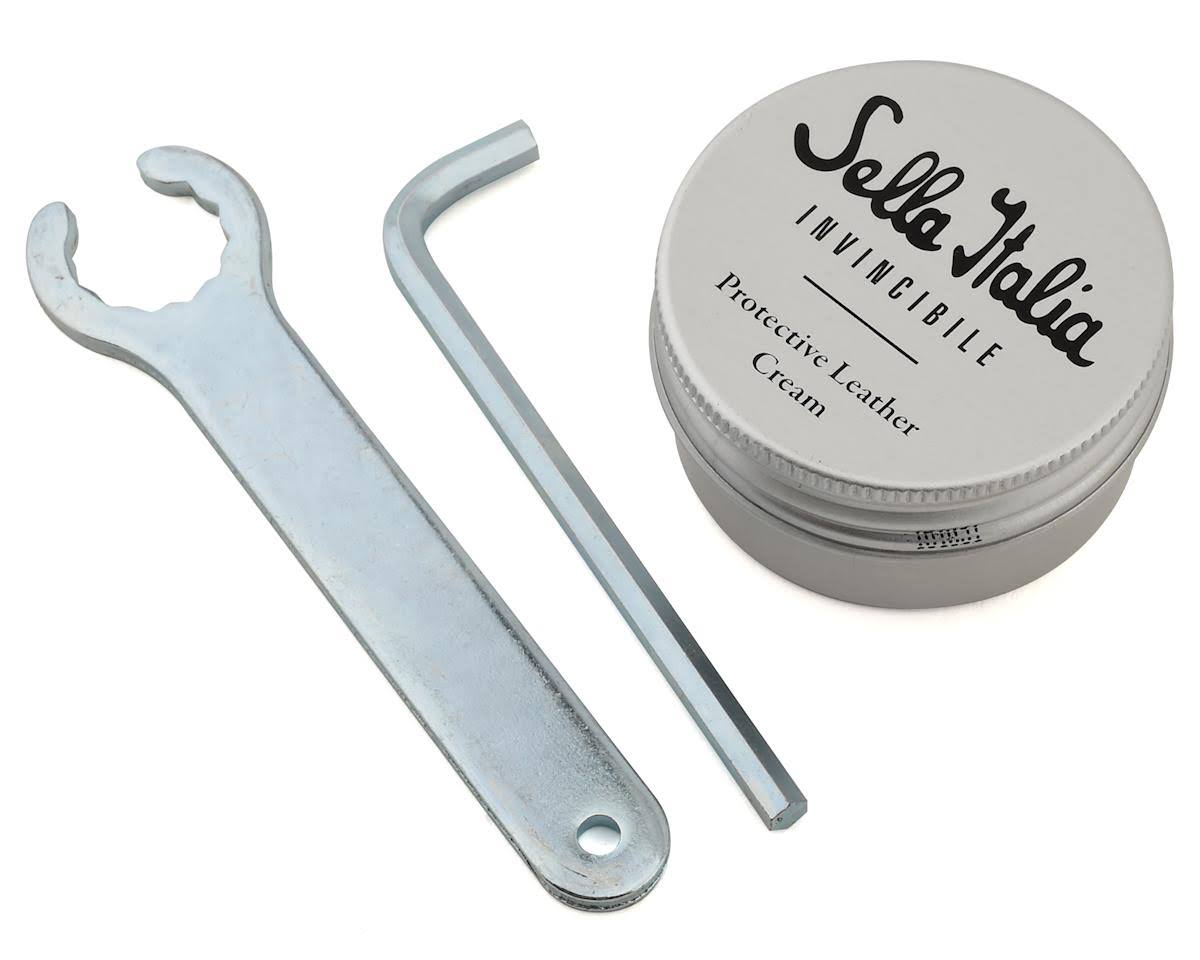 Black Saddle G589336
